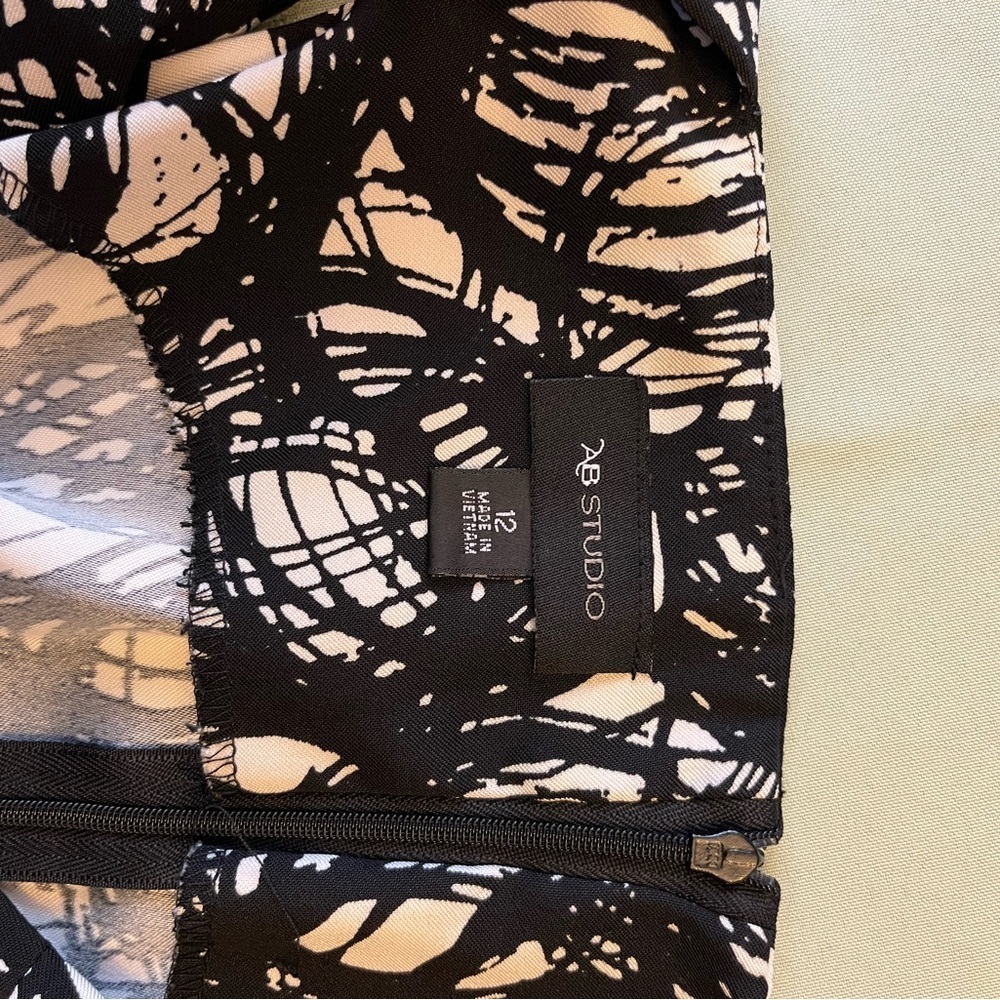 AB Studio Black and White Patterned Midi Dress - Picture 2 of 5